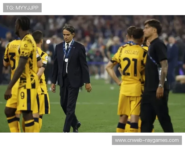 基伏教练席重逢旧主国米,时光飞逝感慨万千