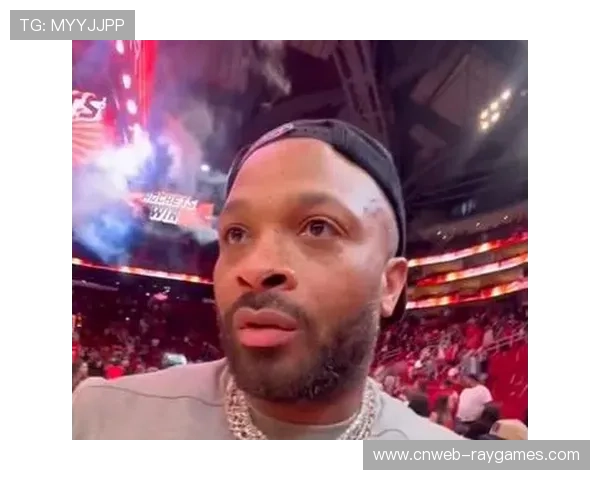 塔克半场11中8砍23分,几乎一己之力咬住比分